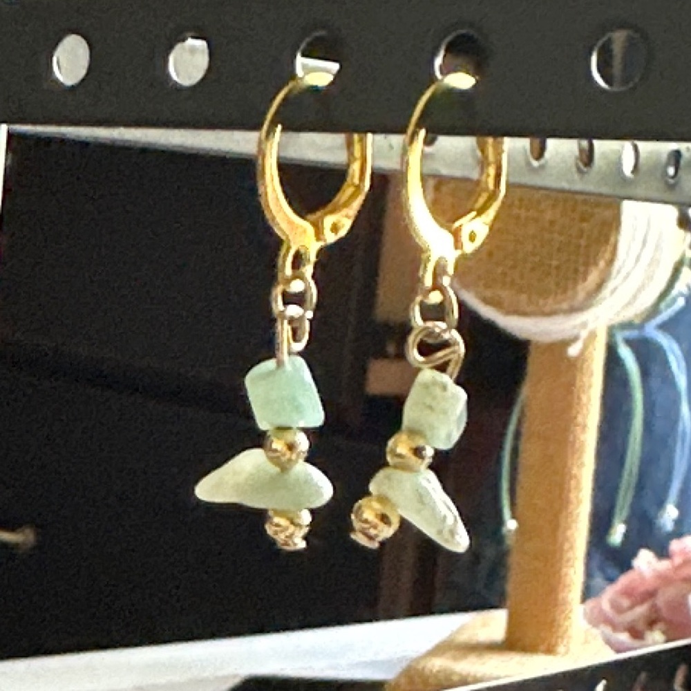 Raw aquamarine dangle dainty gold earrings/Confidence in the future crystal - Picture 4 of 6
